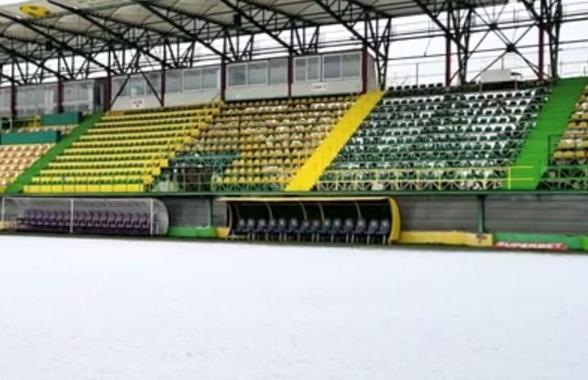 FC Argeș a pozat gazonul din Mioveni, după ce FCSB a amenințat că nu se prezintă: „Se acceptă doar crampoane”