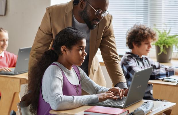 Lenovo transformă educația și inspiră viitorul prin noile Chromebook-uri pentru educație