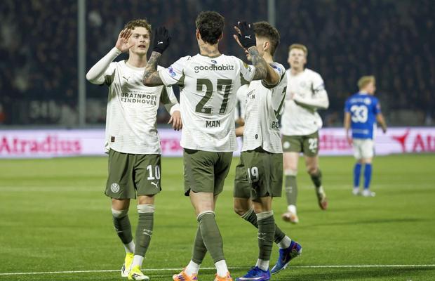 Dennis Man, 2 din 2 în 2026! PSV s-a calificat în „sferturile” Cupei, românul schimbat după nici 30 de minute