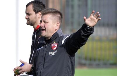 DINAMO - FCSB // Dusan Uhrin a răbufnit la adresa unui fost elev: „Dacă vrei să pleci, du-te! Toată lumea mă vorbește pe la spate”