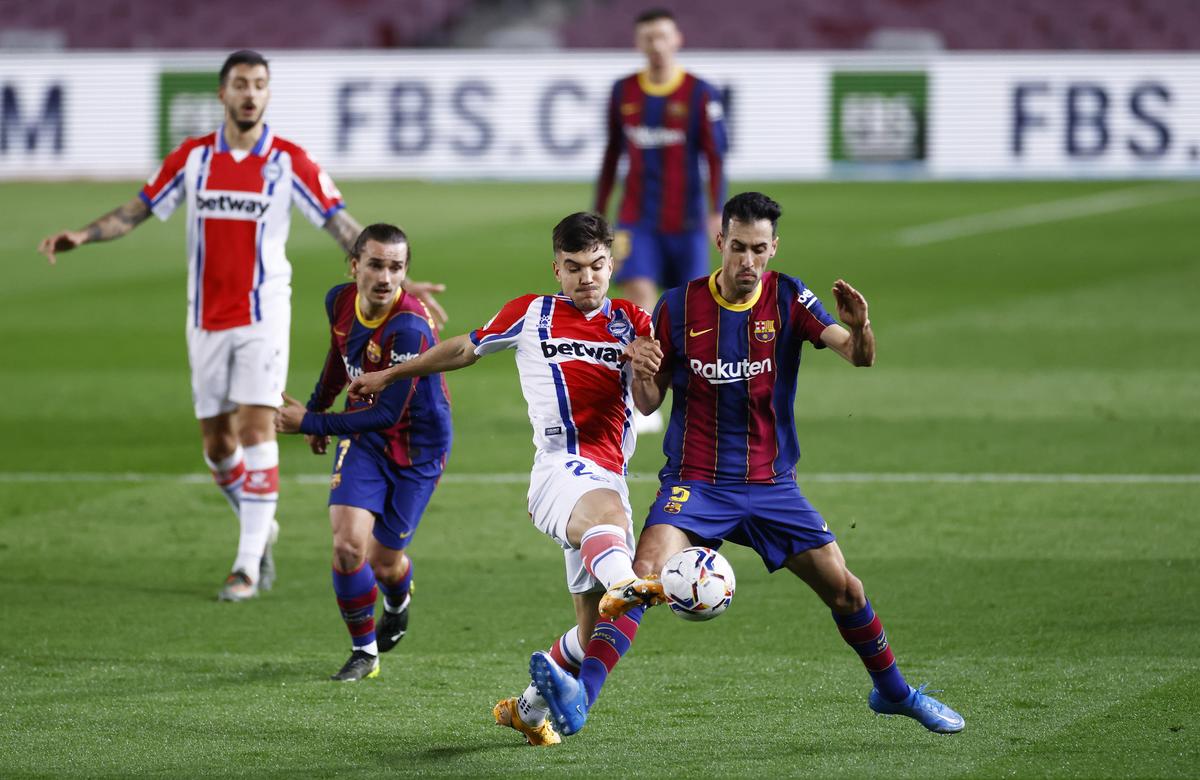 Barcelona - Alaves 5-1. Lionel Messi, o nouă performanță istorică în tricoul Barcelonei » Argentinianul a egalat recordul lui Xavi