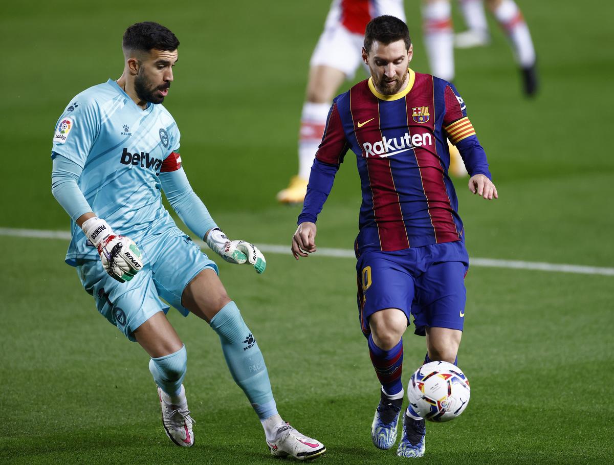 Barcelona - Alaves 5-1. Lionel Messi, o nouă performanță istorică în tricoul Barcelonei » Argentinianul a egalat recordul lui Xavi