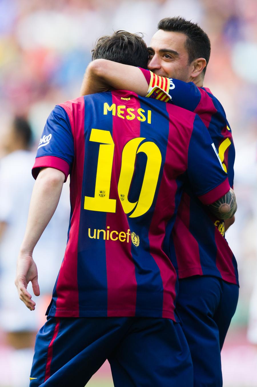 Lionel Messi și Xavi au câștigat împreună 23 de trofee pentru FC Barcelona FOTO Gettyimages Barcelona - Alaves 5-1. Lionel Messi, o nouă performanță istorică în tricoul Barcelonei » Argentinianul a egalat recordul lui Xavi