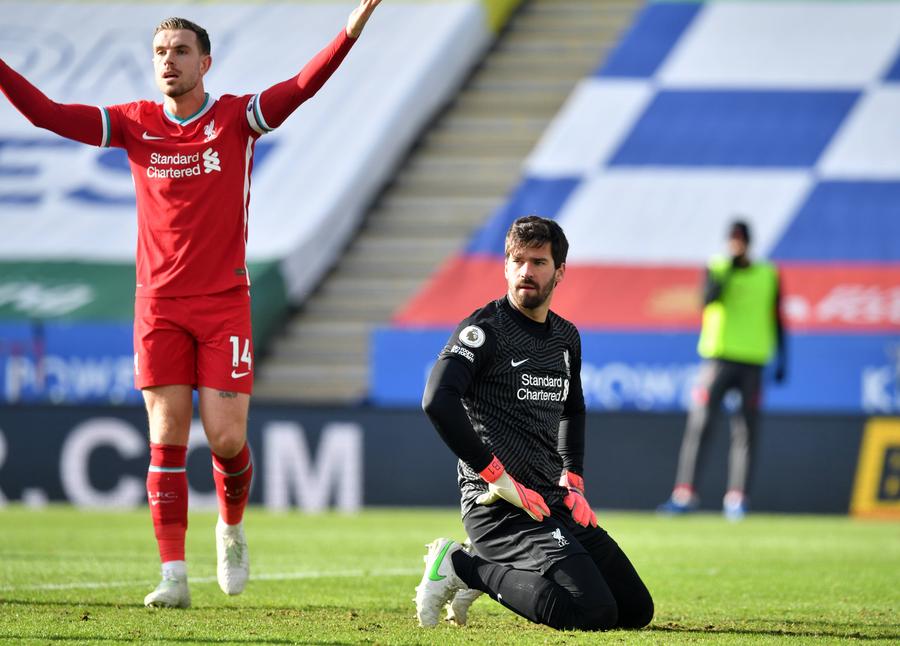 Alisson e în genunchi, Liverpool leagă trei eșecuri în Premier întâia oară cu Klopp FOTO Imago Jurgen Klopp, resemnat după a treia înfrângere consecutivă: „S-a dus titlul! Nu mai suntem noi în teren, am dispărut după minutul 75”