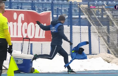 FOTO Andrei Cristea a făcut criză de nervi şi a fost eliminat la debutul ca antrenor în Liga 1