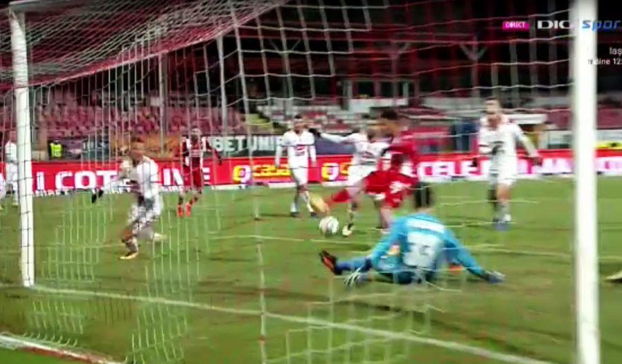 Suedezul Morsay luftează cu poarta goală, iar Dinamo ratează deschiderea scorului EXCLUSIV Reacție vehementă în direct: „Cine a adus gloabele astea la Dinamo? E pe dinafară, săracul!”