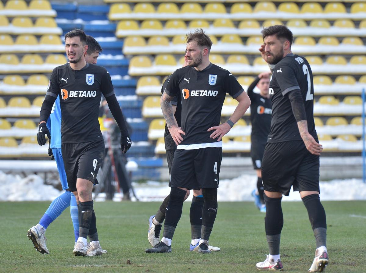 ACADEMICA CLINCENI - CRAIOVA 0-0. Ouzounidis, primele concluzii după debutul în Liga 1: „Nu e nivelul pe care-l vreau! Mai e mult de muncă”