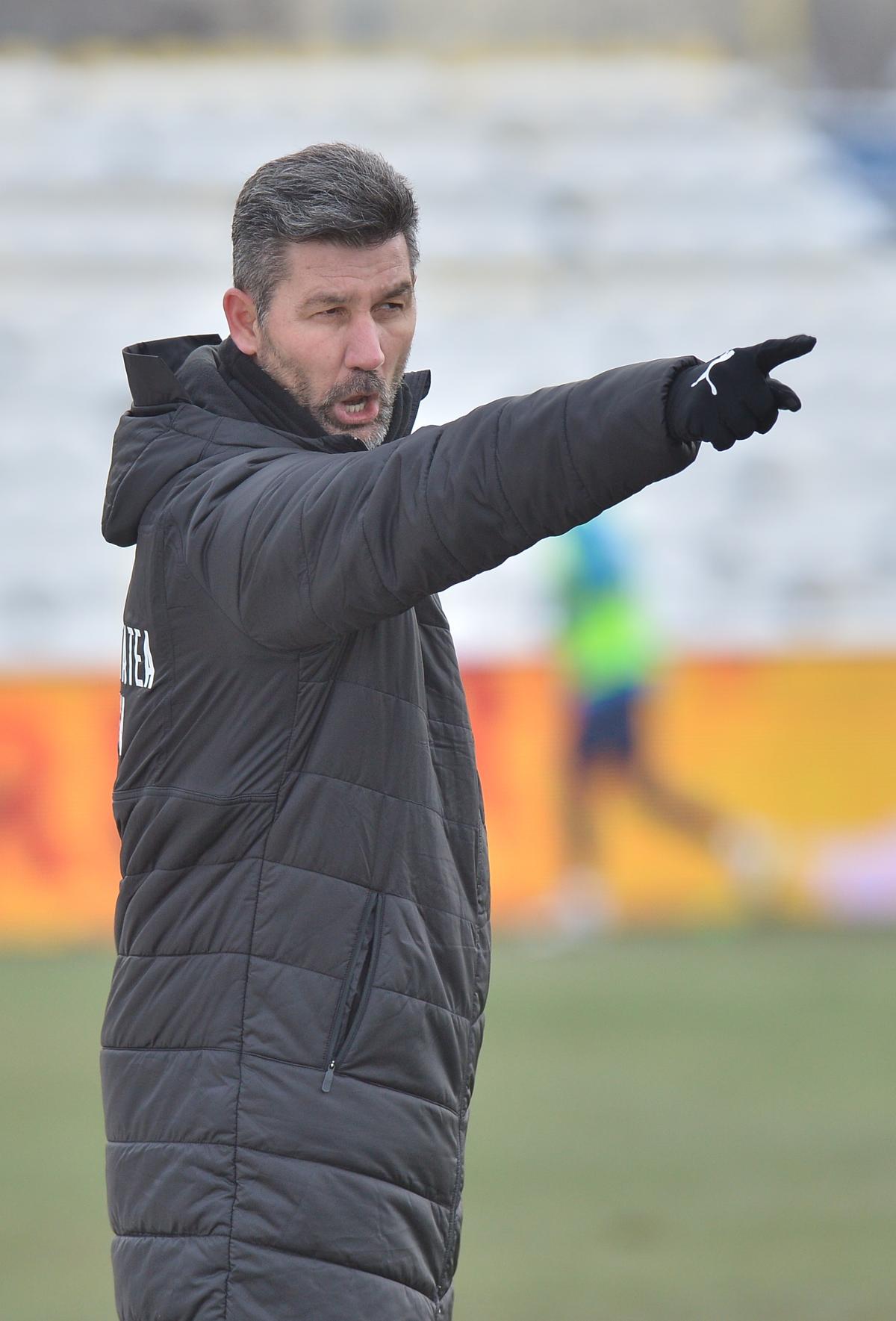 ACADEMICA CLINCENI - CRAIOVA 0-0. Ouzounidis, primele concluzii după debutul în Liga 1: „Nu e nivelul pe care-l vreau! Mai e mult de muncă”