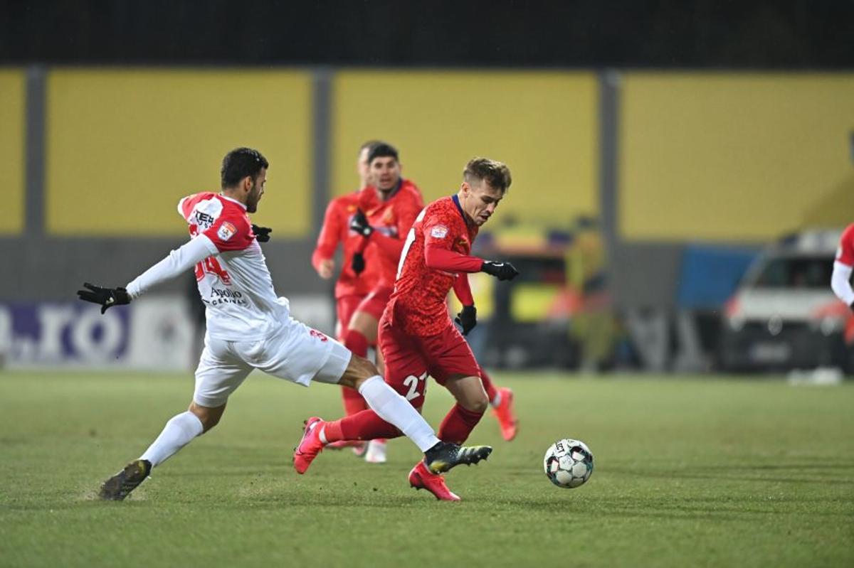 FOTO 3 faze controversate în Hermannstadt - FCSB » MM a postat în timpul meciului + analiza lui Crăciunescu