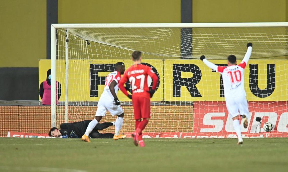 FOTO 3 faze controversate în Hermannstadt - FCSB » MM a postat în timpul meciului + analiza lui Crăciunescu