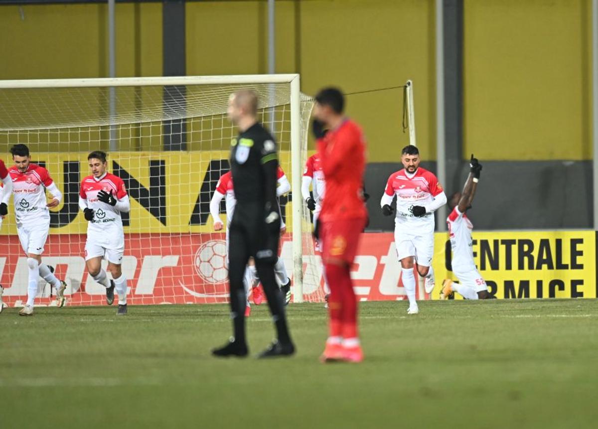 Dosar penal pentru Florinel Coman! Fără permis, vedeta lui FCSB a gonit pe autostradă cu 165 km/h » Reacția lui Gigi Becali