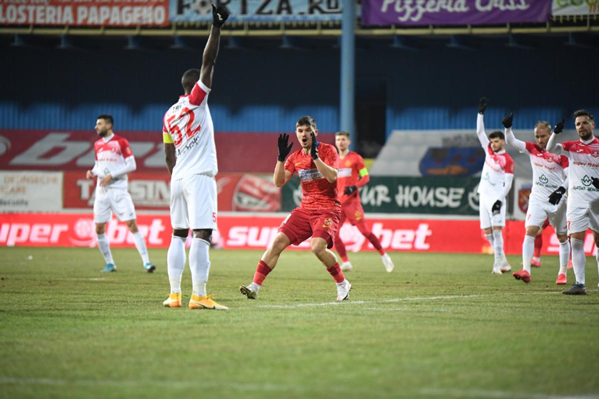 FOTO 3 faze controversate în Hermannstadt - FCSB » MM a postat în timpul meciului + analiza lui Crăciunescu