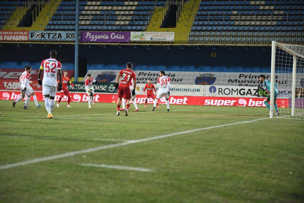 FOTO 3 faze controversate în Hermannstadt - FCSB » MM a postat în timpul meciului + analiza lui Crăciunescu