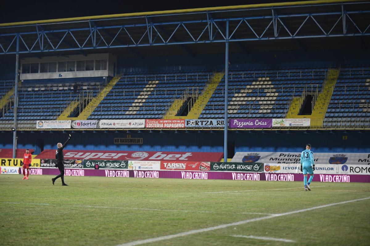 FOTO 3 faze controversate în Hermannstadt - FCSB » MM a postat în timpul meciului + analiza lui Crăciunescu