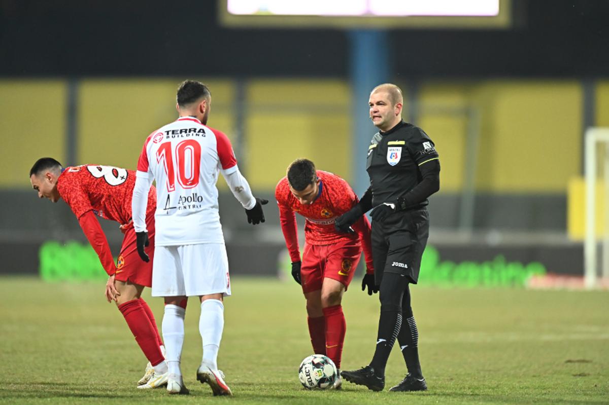 FOTO 3 faze controversate în Hermannstadt - FCSB » MM a postat în timpul meciului + analiza lui Crăciunescu