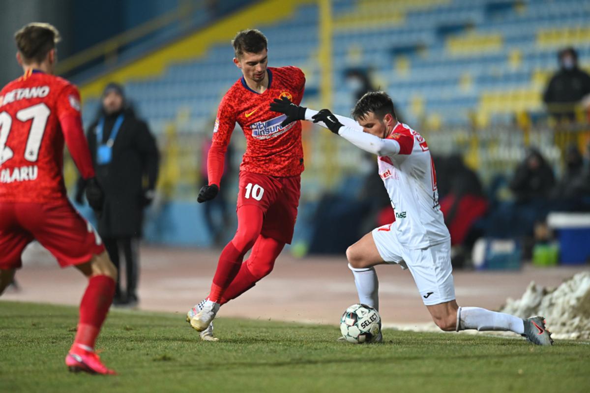 FOTO 3 faze controversate în Hermannstadt - FCSB » MM a postat în timpul meciului + analiza lui Crăciunescu