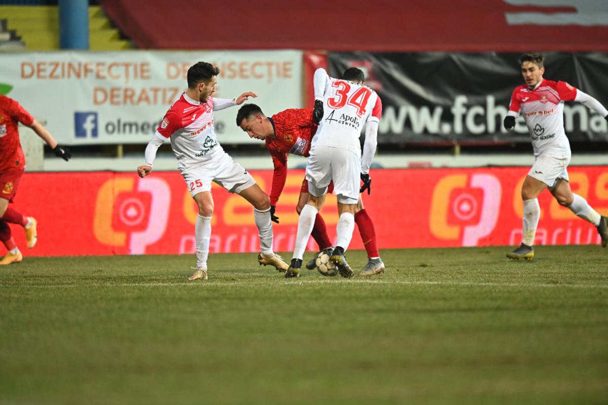 FOTO 3 faze controversate în Hermannstadt - FCSB » MM a postat în timpul meciului + analiza lui Crăciunescu
