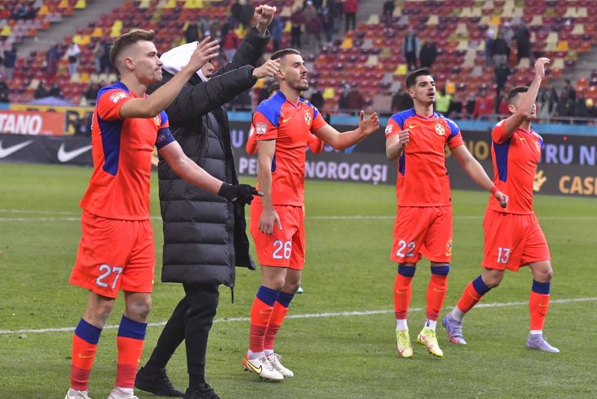 FCSB a salvat 3/5 partide în 2022 prin schimbarea sistemului, din 4-3-3 în 3-5-2. Practic, așa au reușit roș-albaștrii să rămână în cursa pentru titlu.