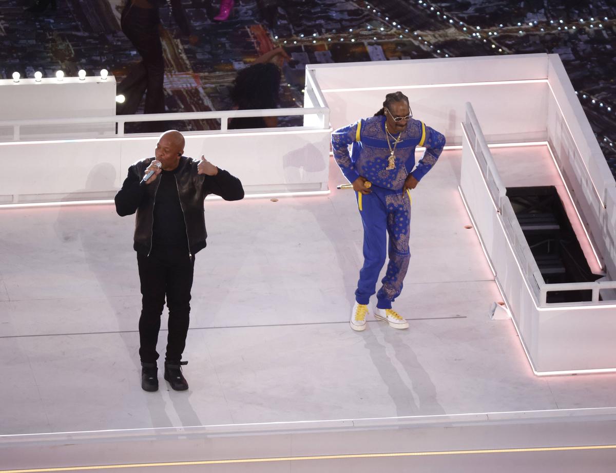 Eminem a repetat gestul lui Colin Kaepernick la SuperBowl » Ce a răspuns NFL, acuzată că i-ar fi interzis