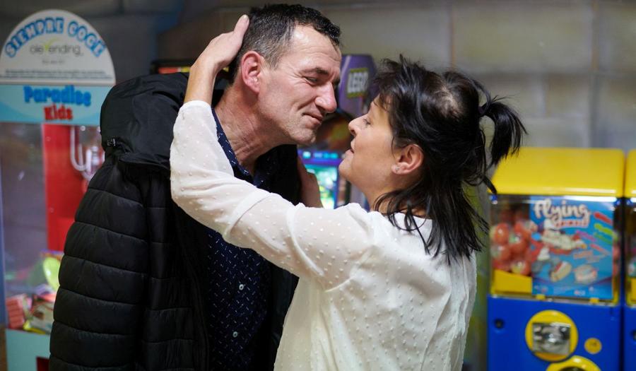 Liliana și Marcel Sabou (foto: arhiva GSP) Uniți de o boală fără leac » Juan Carlos Unzue, fostul secund al lui Luis Enrique la Barcelona, l-a vizitat pe românul Marcel Sabou » Cei doi suferă de scleroză laterală amiotrofică