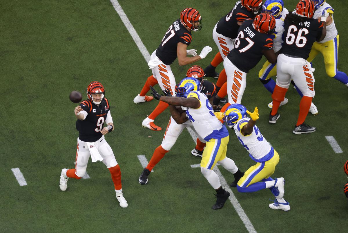 Spectacol în SuperBowl LVI » Los Angeles Rams a reușit să întoarcă scorul și să câștige pentru a doua oară trofeul