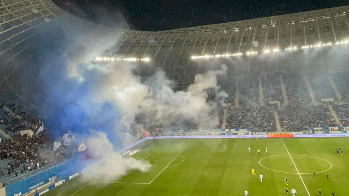 CSU Craiova - FCU Craiova, oprit 10 minute de suporteri: artificii pe stadion!