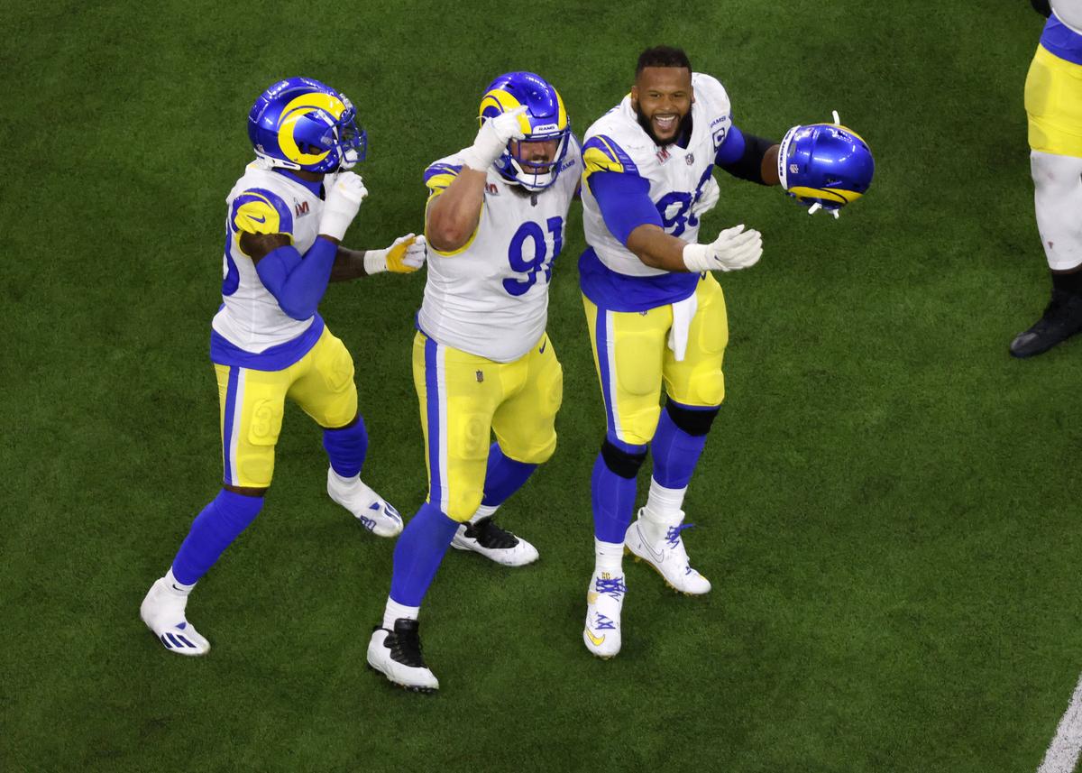 Spectacol în SuperBowl LVI » Los Angeles Rams a reușit să întoarcă scorul și să câștige pentru a doua oară trofeul