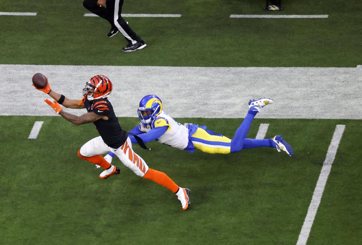 Spectacol în SuperBowl LVI » Los Angeles Rams a reușit să întoarcă scorul și să câștige pentru a doua oară trofeul