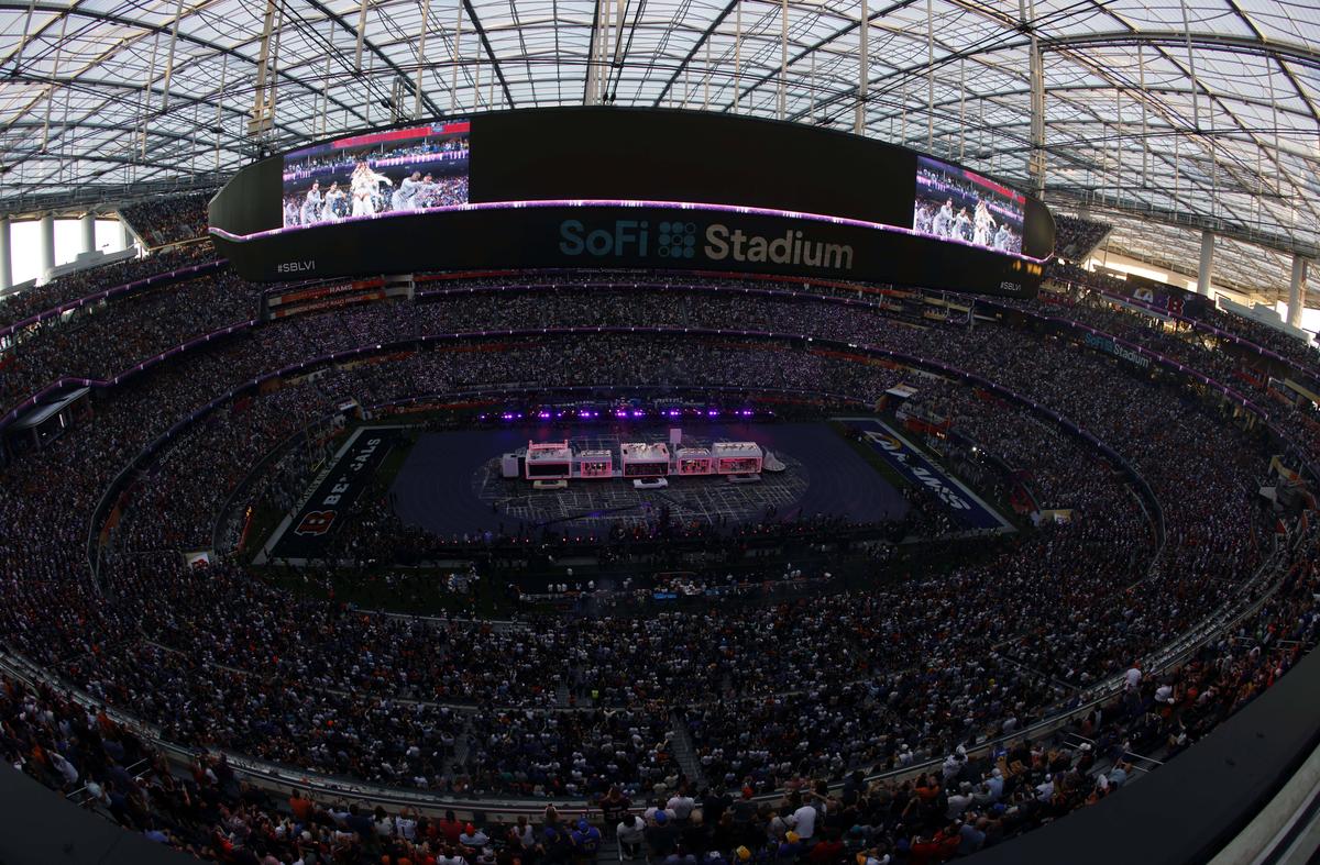 Spectacol în SuperBowl LVI » Los Angeles Rams a reușit să întoarcă scorul și să câștige pentru a doua oară trofeul