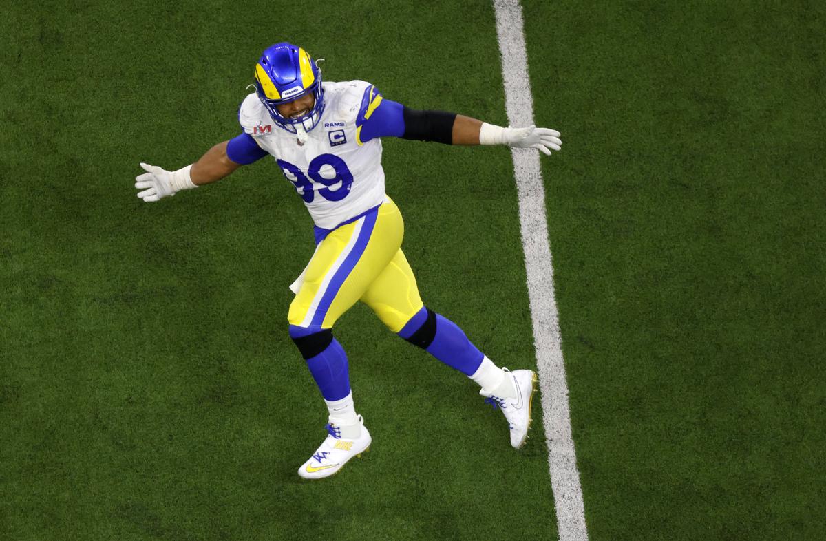 Spectacol în SuperBowl LVI » Los Angeles Rams a reușit să întoarcă scorul și să câștige pentru a doua oară trofeul