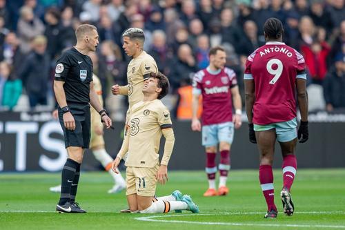 Craig Pawson, arbitrând West Ham - Chelsea/ foto Imago Images