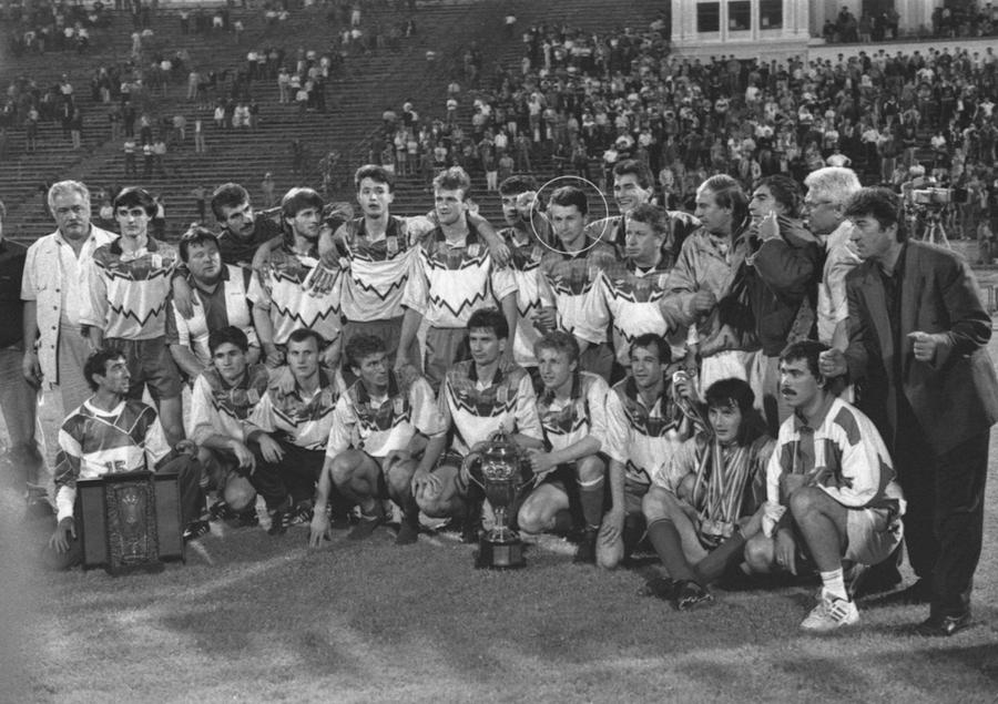 Universitatea Craiova, câștigătoarea Cupei României în 1993. Vasc (încercuit) a deschis scorul în minutul 81 Acuzat de violarea unei fetițe de 13 ani, fostul fotbalist Cristi Vasc a vorbit la GSP Live: „Da, i-am trimis poze indecente. E rușinos ce am făcut, dar nu am violat-o. Sunt șantajat”