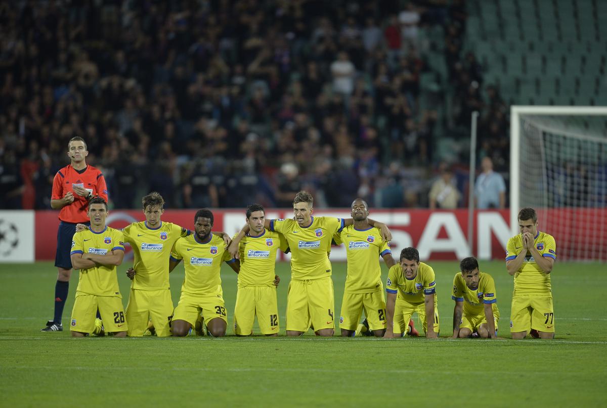 „Bă, ăștia sunt morți, trebuie să îi batem!” » Două momente cruciale din istoria FCSB, povestite în direct: „«Era să fac pe mine la penalty-uri»”