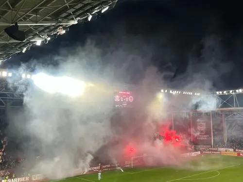 Rapid a primit o amendă de 60.000 de lei din cauza incidentelor petrecute la victoria cu Oțelul Galați, scor 2-1, din runda cu numărul 24 a Superligii.