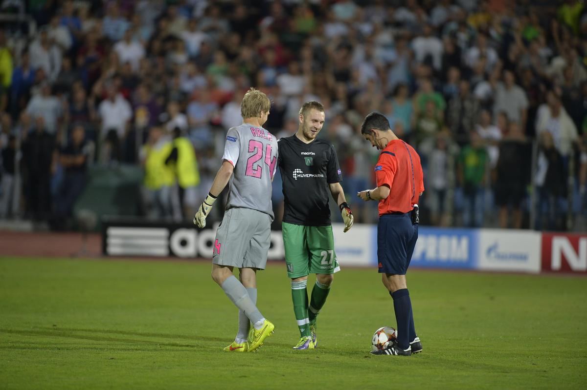 „Bă, ăștia sunt morți, trebuie să îi batem!” » Două momente cruciale din istoria FCSB, povestite în direct: „«Era să fac pe mine la penalty-uri»”