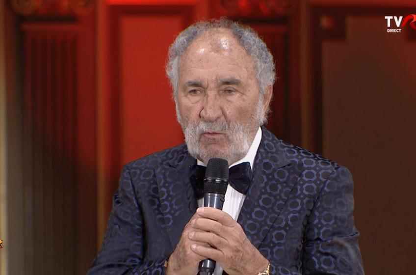 Ion Țiriac (84 de ani) a fost prezent la Gala Sportului Românesc pentru a-i înmâna lui Mircea Lucescu (78 de ani) trofeul de legendă.
