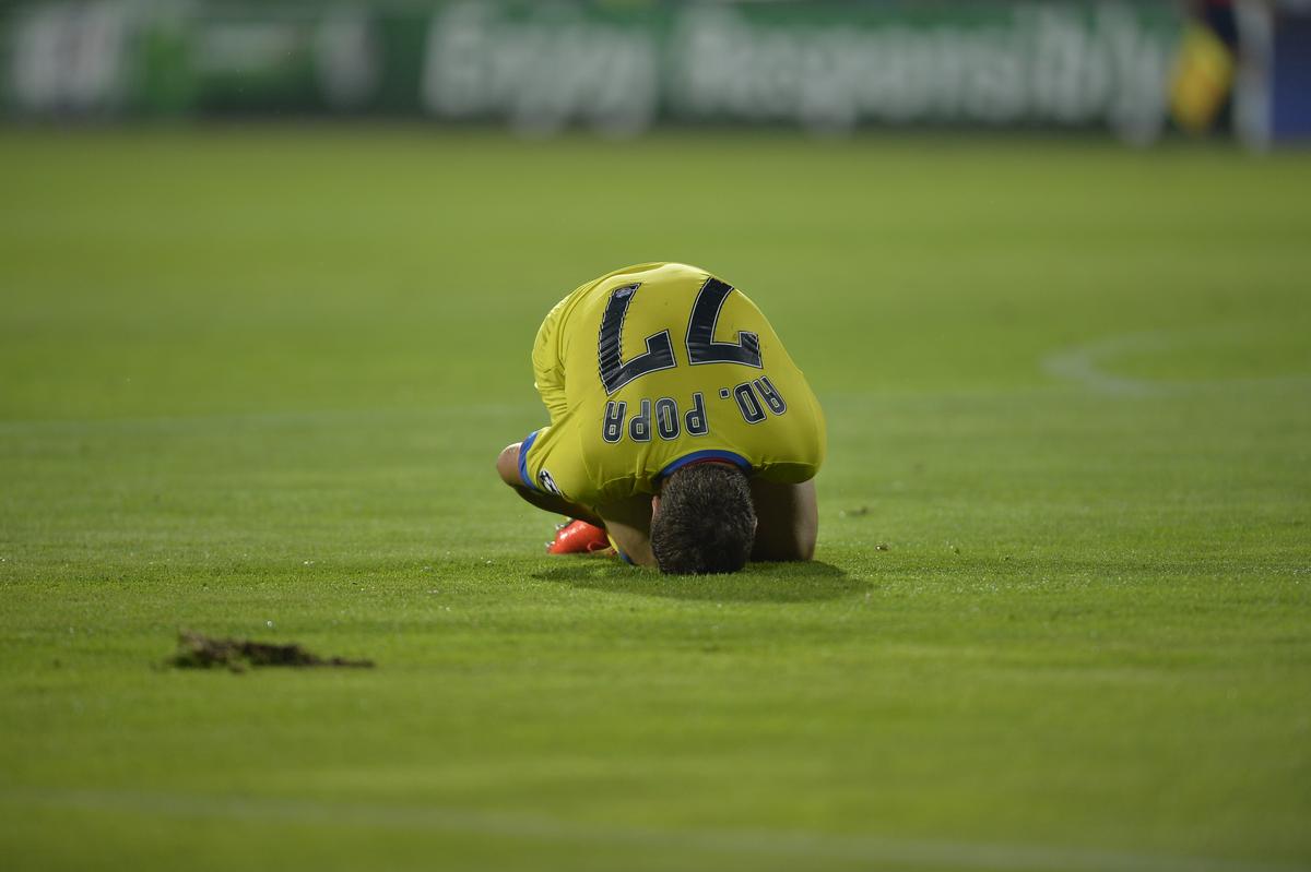 „Bă, ăștia sunt morți, trebuie să îi batem!” » Două momente cruciale din istoria FCSB, povestite în direct: „«Era să fac pe mine la penalty-uri»”