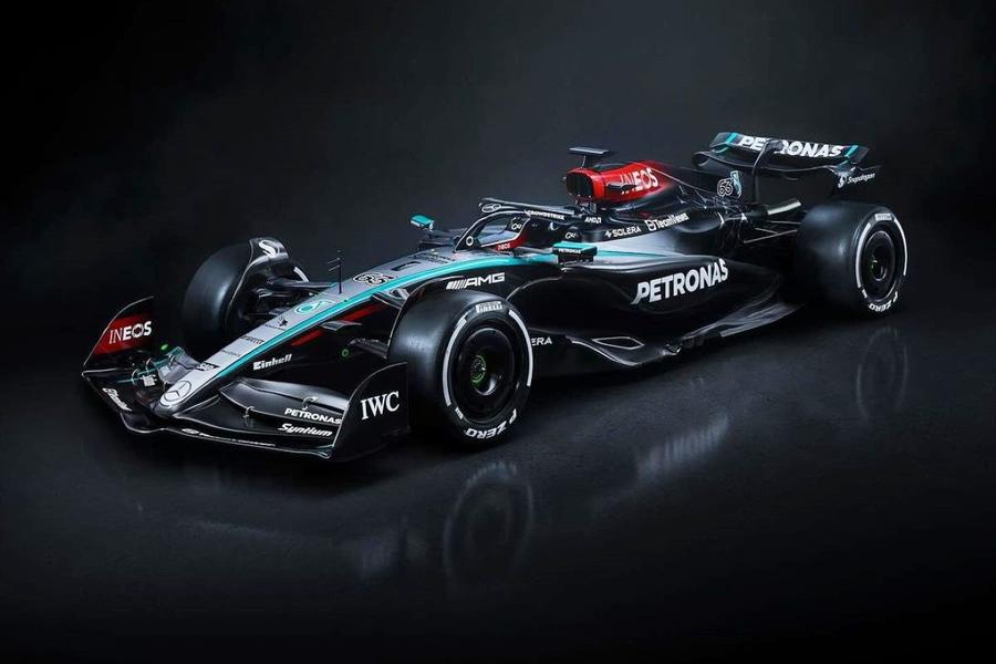 Monopostul Mercedes W15 pentru sezonul 2024 Foto: Instagram Mercedes Mercedes și-a lansat monopostul pentru 2024, ultimul sezon cu Lewis Hamilton: „Mi se pare ireal că e al doisprezecelea an!”