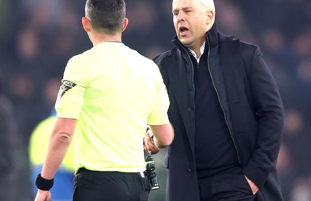 „E o nedreptate de c***t” » I-au citit pe buze lui Arne Slot cuvintele dure la adresa lui Michael Oliver, după Everton - Liverpool