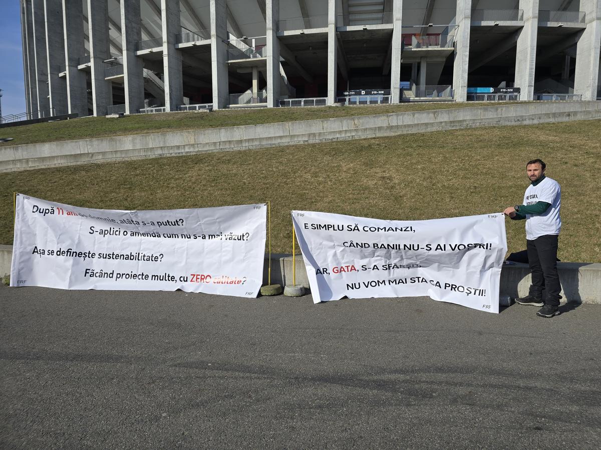 Un protestatar și două mașini de jandarmi la sediul Federației „Sunt aici ca să nu regret că n-am făcut nimic!”