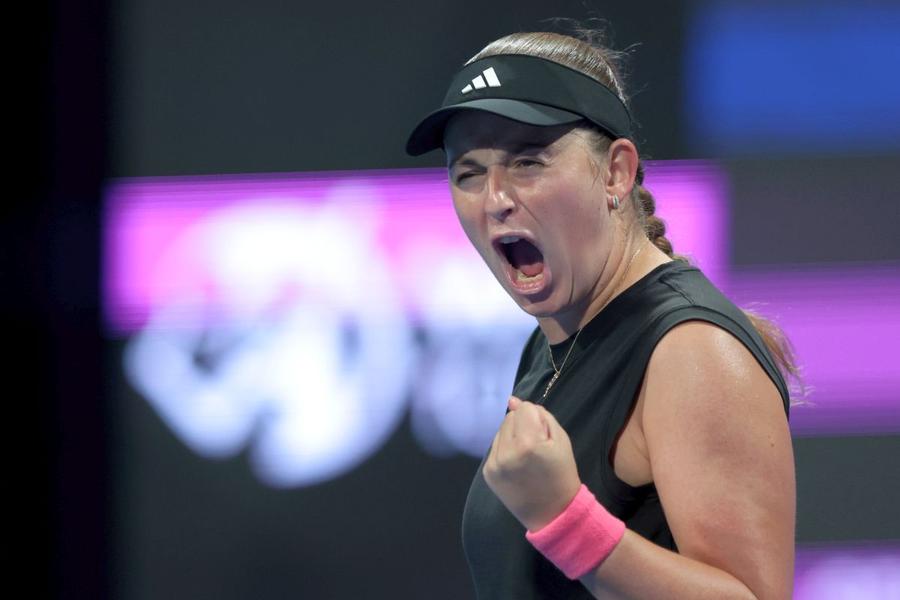 Jelena Ostapenko găsește întotdeauna răspunsuri la jocul polonezei / Sursă foto: Guliver/Getty Images Iga Swiatek și-a găsit „nașa”! Poloneza, învinsă fără drept de apel de Jelena Ostapenko în semifinalele de la Doha » Palmares neverosimil în meciurile directe