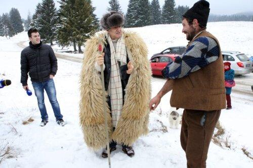 Gigi Becali în cojoc de cioban