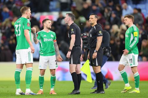 Newcastle a trecut de Aston Villa, scor 3-1, într-o partidă din turul al 4-lea al Cupei Angliei. Meciul a fost făcut praf de brigada de arbitri, 3 greșeli evidente, toate împotriva „coțofenelor”.
