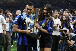Căpitanul lui Chivu n-a fost susținut la derby de soția-fotomodel » Imaginea postată: „Mai aproape nu putem fi de Valentine's Day”