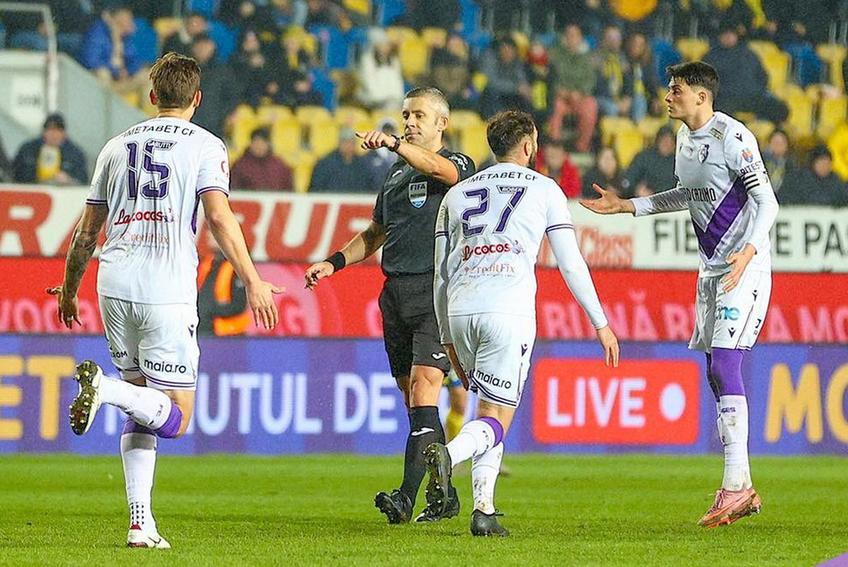 FC Argeș, comunicat-manifest, a doua zi după ce Radu Petrescu a greșit flagrant la Ploiești // FOTO: Facebook @Fotbal Club Arges Pitesti