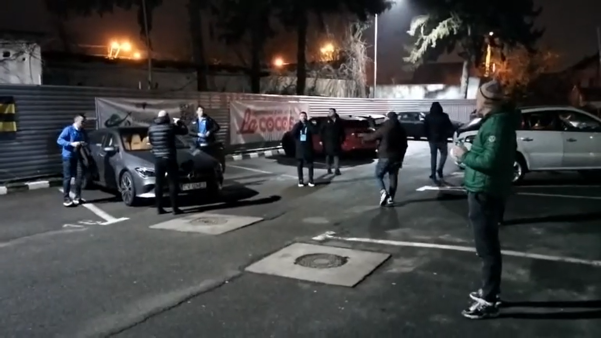 „Nesimțitule!” » Radu Petrescu, lăsat fără pază în parcare, la câteva minute după eroarea cât un loc în play-off