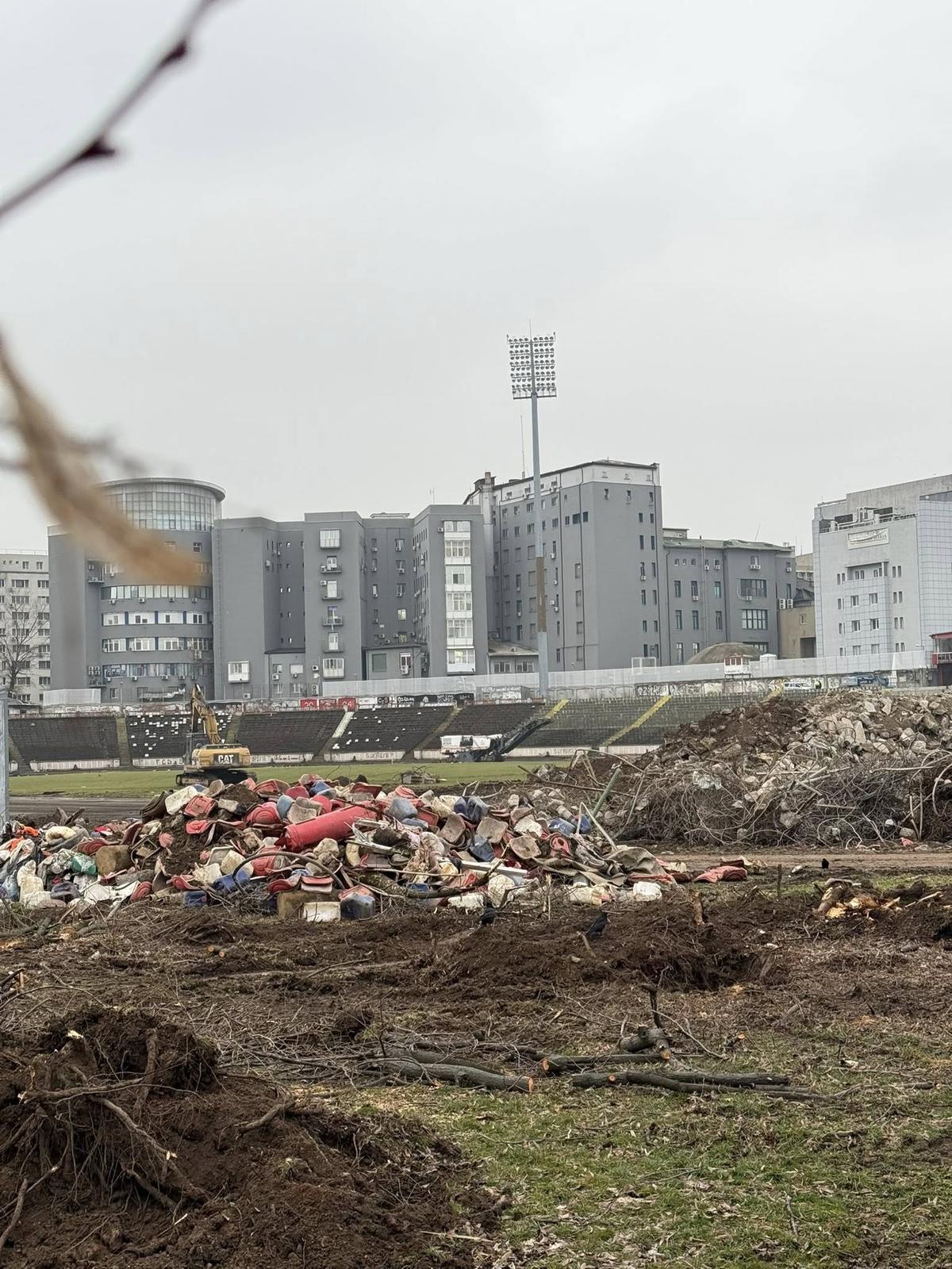 S-au reluat lucrările la noul stadion Dinamo » Cum merge demolarea