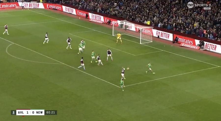 Radu Petrescu e copil! Newcastle - Aston Villa, făcut praf de arbitri » 3 greșeli flagrante în aceeași direcție, Rooney strigă: „Una dintre cele mai șocante decizii din fotbal”