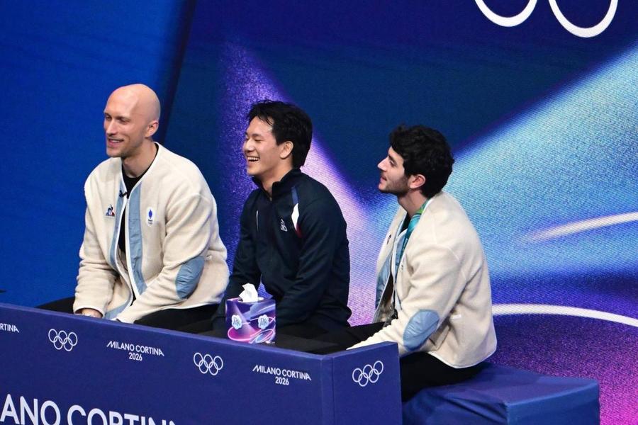 Benoit Richaud alături de francezul Adam Siao Him Fa la JO 2026 Foto: Imago Images A schimbat gecile de patru ori la Milano Cortina » Cine este omul-cheie din spatele multor patinatori olimpici