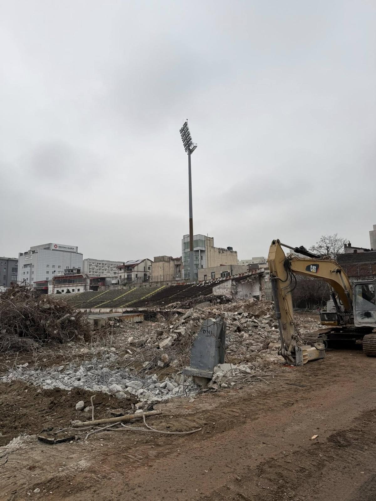 S-au reluat lucrările la noul stadion Dinamo » Cum merge demolarea